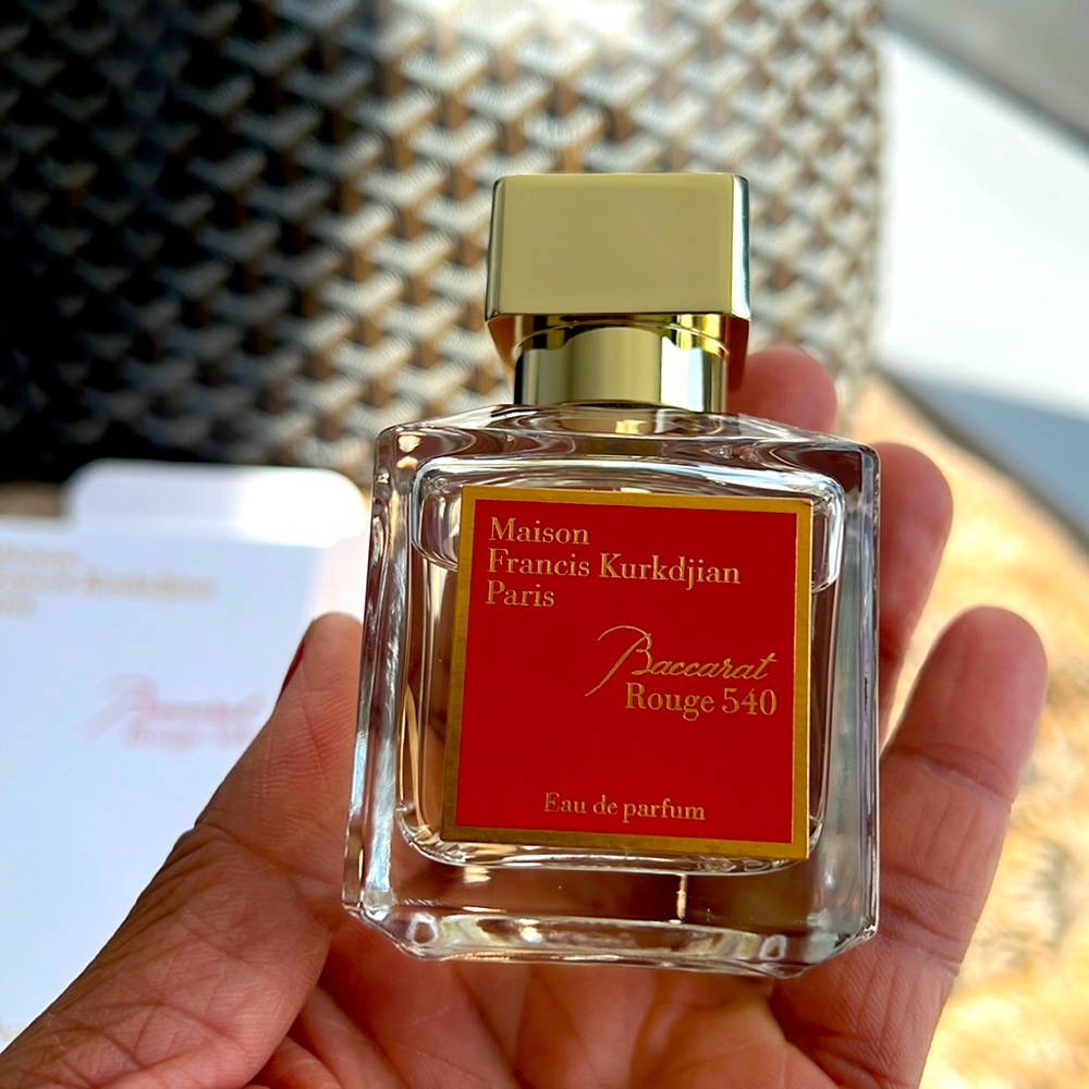 Top Notes: 
Jasmine & Saffron

Heart Notes: 
Cedarwood 

Base
Ambergris accord